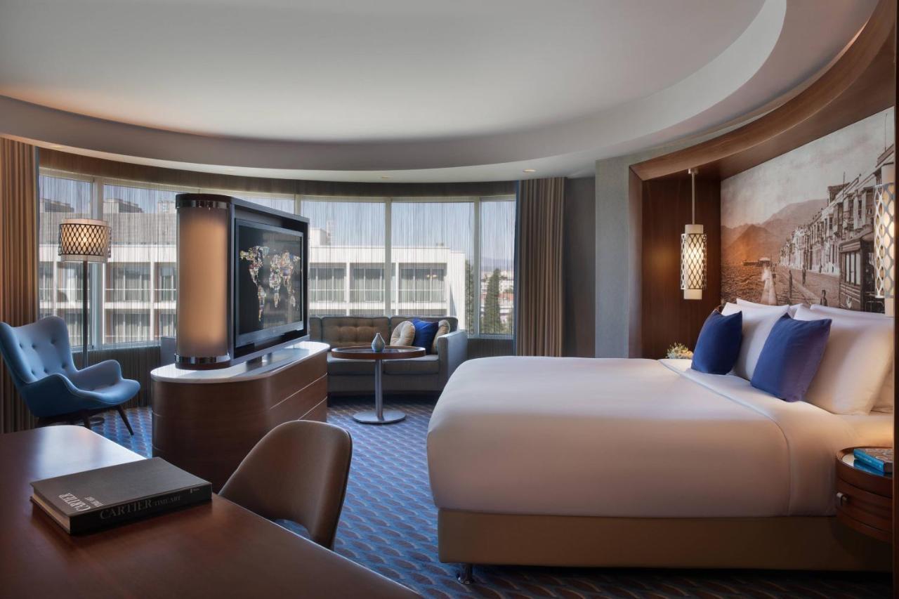 Renaissance Izmir Hotel Exterior photo A guest room at the Westin Palace, Madrid