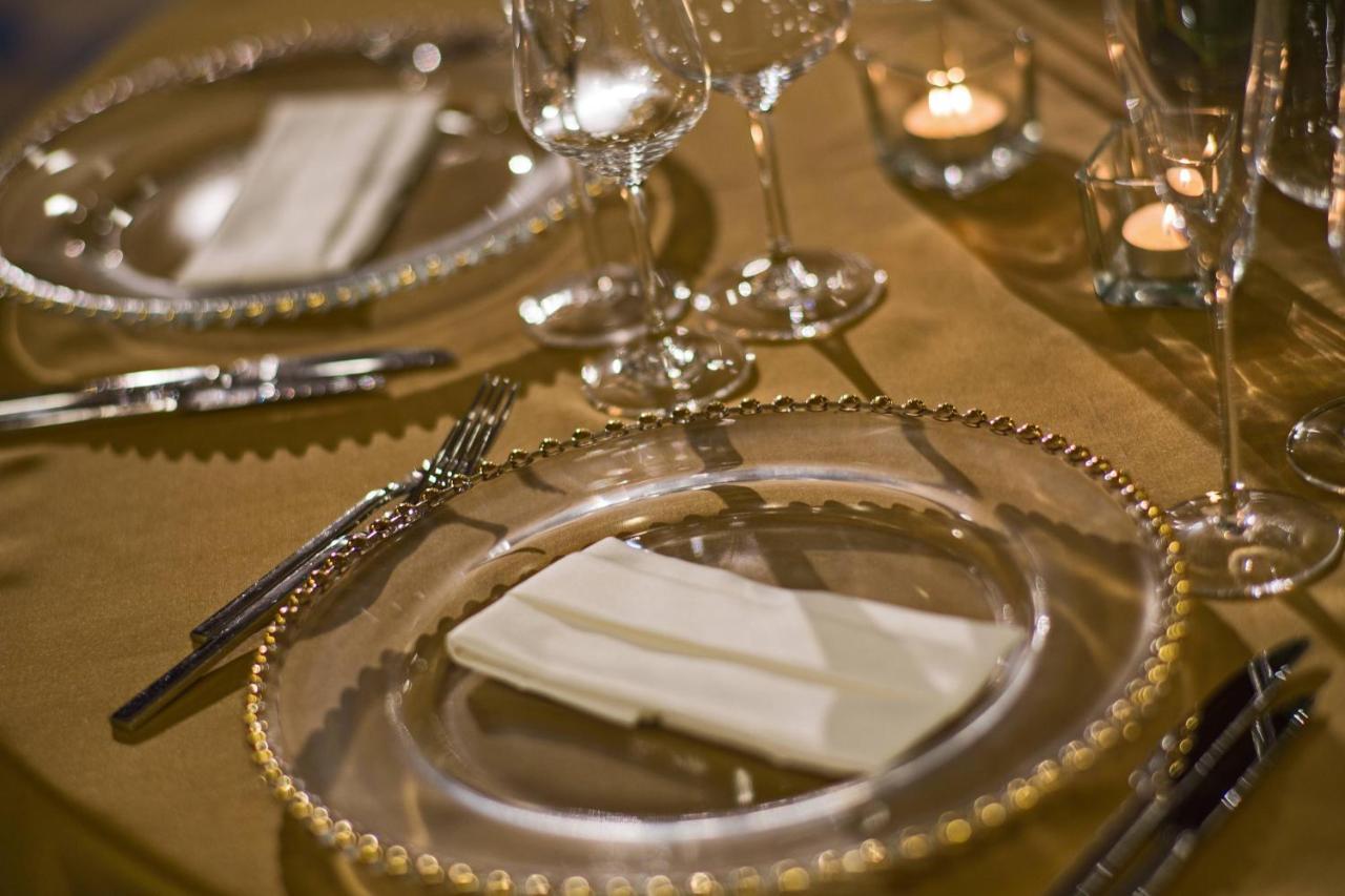 Renaissance Izmir Hotel Exterior photo A place setting