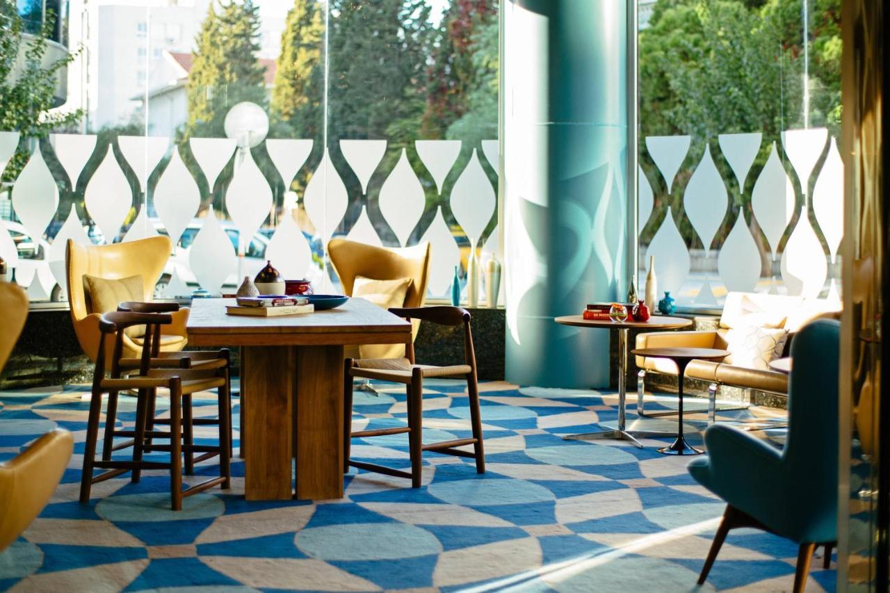 Renaissance Izmir Hotel Exterior photo Interior of the hotel