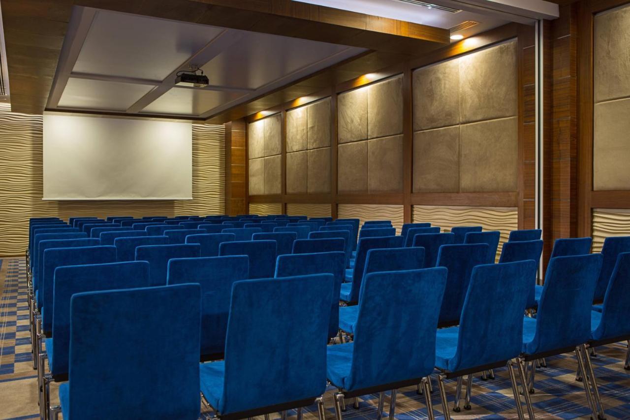 Renaissance Izmir Hotel Exterior photo The Auditorium