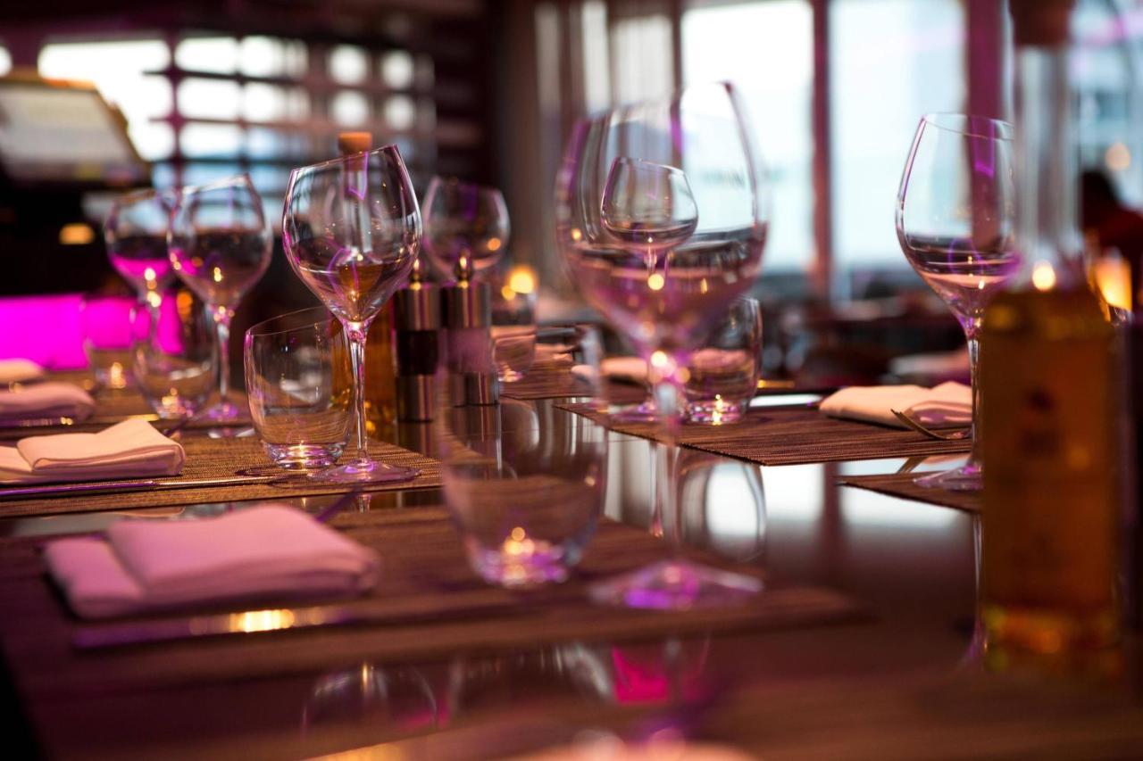 Renaissance Izmir Hotel Exterior photo Wine glasses