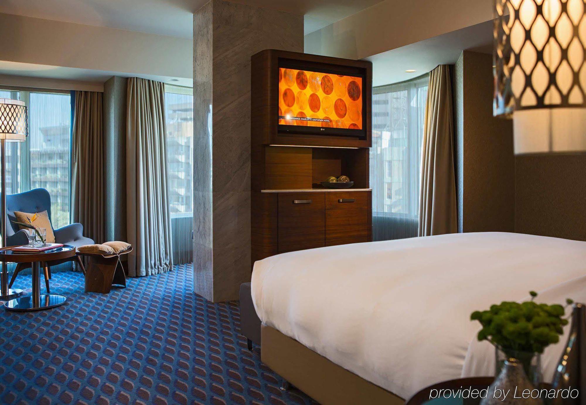 Renaissance Izmir Hotel Exterior photo A room at the hotel